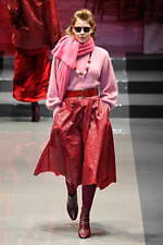 ユキ トリヰ インターナショナル 2019年秋冬コレクション - “洗練”を忘れない女性たちの日常｜写真2