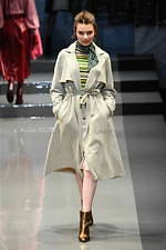 ユキ トリヰ インターナショナル 2019年秋冬コレクション - “洗練”を忘れない女性たちの日常｜写真4