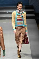 ユキ トリヰ インターナショナル 2019年秋冬コレクション - “洗練”を忘れない女性たちの日常｜写真10