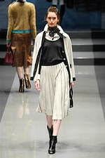 ユキ トリヰ インターナショナル 2019年秋冬コレクション - “洗練”を忘れない女性たちの日常｜写真12