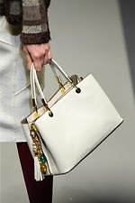 ユキ トリヰ インターナショナル 2019年秋冬コレクション - “洗練”を忘れない女性たちの日常｜写真16