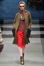 ユキ トリヰ インターナショナル 2019年秋冬コレクション - “洗練”を忘れない女性たちの日常｜写真19