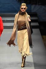 ユキ トリヰ インターナショナル 2019年秋冬コレクション - “洗練”を忘れない女性たちの日常｜写真28