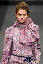 ユキ トリヰ インターナショナル 2019年秋冬コレクション - “洗練”を忘れない女性たちの日常｜写真38