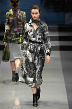 ユキ トリヰ インターナショナル 2019年秋冬コレクション - “洗練”を忘れない女性たちの日常｜写真51