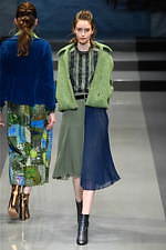 ユキ トリヰ インターナショナル 2019年秋冬コレクション - “洗練”を忘れない女性たちの日常｜写真55