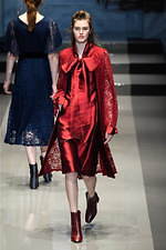 ユキ トリヰ インターナショナル 2019年秋冬コレクション - “洗練”を忘れない女性たちの日常｜写真73