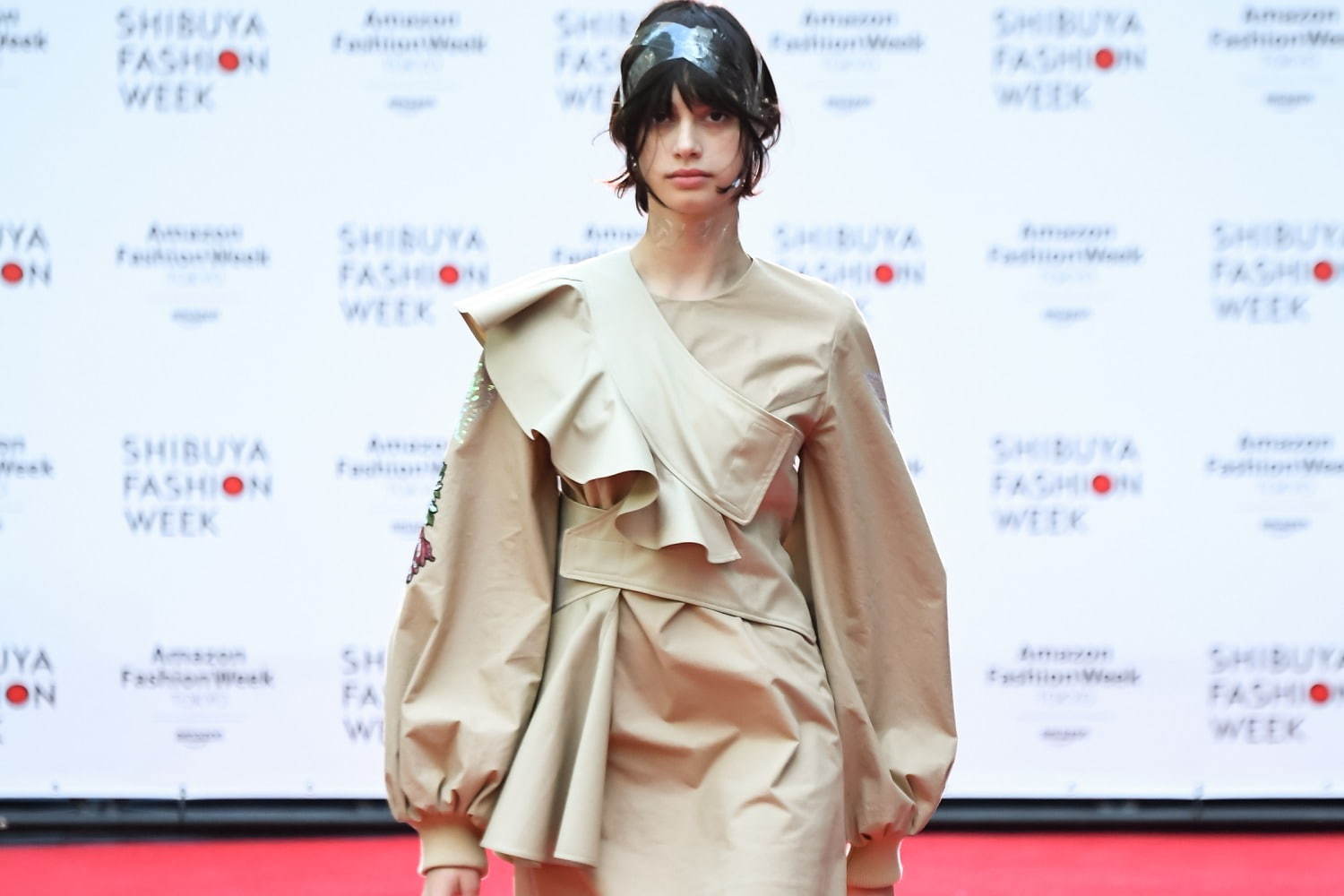 シロマ 2019-20年秋冬コレクション - 風を受けて揺れ動く、躍動する造形美