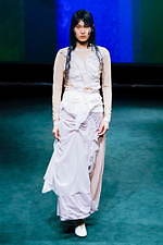 アカリミヤヅ 2019秋冬コレクション、無垢な少女が傷つきながら見つけた答えとは？｜写真1