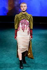 アカリミヤヅ 2019秋冬コレクション、無垢な少女が傷つきながら見つけた答えとは？｜写真6