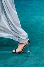 アカリミヤヅ 2019秋冬コレクション、無垢な少女が傷つきながら見つけた答えとは？｜写真9