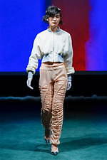 アカリミヤヅ 2019秋冬コレクション、無垢な少女が傷つきながら見つけた答えとは？｜写真10