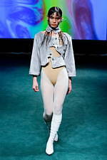 アカリミヤヅ 2019秋冬コレクション、無垢な少女が傷つきながら見つけた答えとは？｜写真13