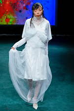 アカリミヤヅ 2019秋冬コレクション、無垢な少女が傷つきながら見つけた答えとは？｜写真17