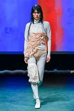 アカリミヤヅ 2019秋冬コレクション、無垢な少女が傷つきながら見つけた答えとは？｜写真20