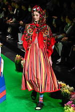 トクコ・プルミエヴォル 2019-20年秋冬コレクション - 四季を喜ぶ、おとぎの国の民族｜写真5