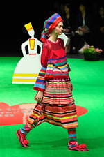 トクコ・プルミエヴォル 2019-20年秋冬コレクション - 四季を喜ぶ、おとぎの国の民族｜写真56