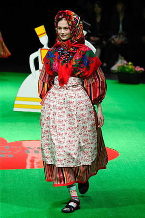 トクコ・プルミエヴォル 2019-20年秋冬コレクション - 四季を喜ぶ、おとぎの国の民族｜写真2