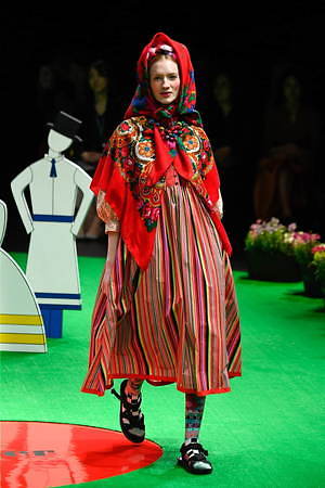 トクコ・プルミエヴォル 2019-20年秋冬コレクション - 四季を喜ぶ、おとぎの国の民族｜写真3