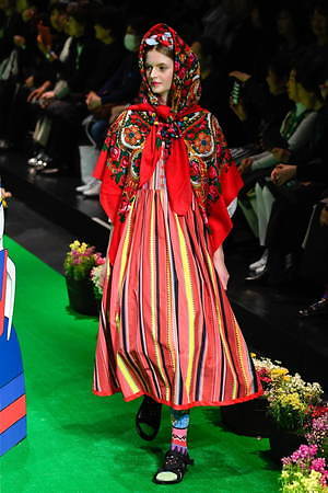 トクコ・プルミエヴォル 2019-20年秋冬コレクション - 四季を喜ぶ、おとぎの国の民族｜写真5