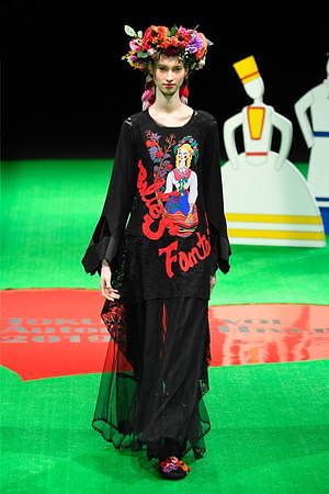 トクコ・プルミエヴォル 2019-20年秋冬コレクション - 四季を喜ぶ、おとぎの国の民族｜写真11