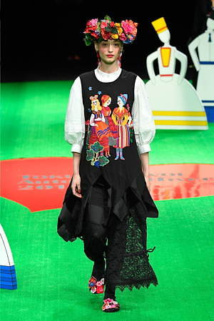 トクコ・プルミエヴォル 2019-20年秋冬コレクション - 四季を喜ぶ、おとぎの国の民族｜写真14