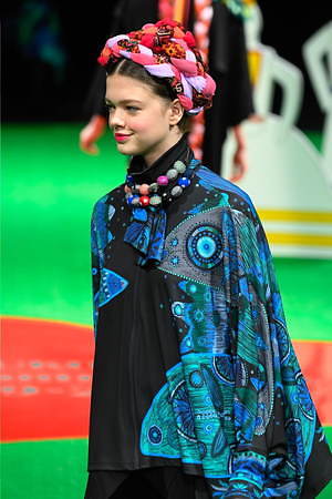 トクコ・プルミエヴォル 2019-20年秋冬コレクション - 四季を喜ぶ、おとぎの国の民族｜写真26