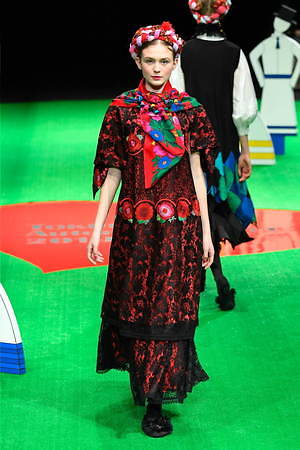 トクコ・プルミエヴォル 2019-20年秋冬コレクション - 四季を喜ぶ、おとぎの国の民族｜写真31