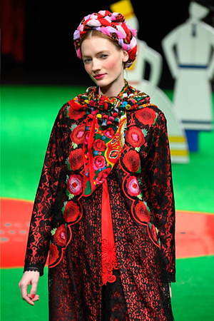 トクコ・プルミエヴォル 2019-20年秋冬コレクション - 四季を喜ぶ、おとぎの国の民族｜写真33