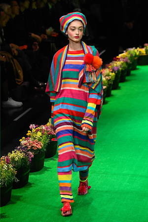 トクコ・プルミエヴォル 2019-20年秋冬コレクション - 四季を喜ぶ、おとぎの国の民族｜写真59