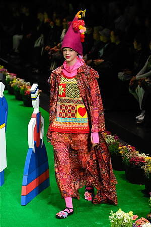 トクコ・プルミエヴォル 2019-20年秋冬コレクション - 四季を喜ぶ、おとぎの国の民族｜写真64