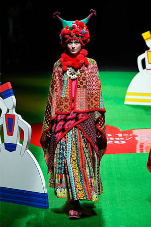 トクコ・プルミエヴォル 2019-20年秋冬コレクション - 四季を喜ぶ、おとぎの国の民族｜写真68