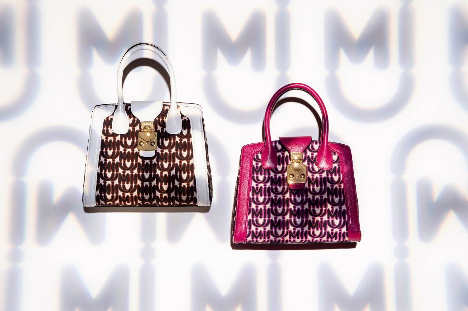 ミュウミュウ×M/M (Paris)グラフィックロゴの新作ハンドバッグやクロスボディ