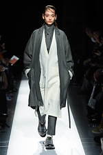 アーネイ 2019-20年秋冬コレクション - こだわりを細部に宿したリアルクローズ｜写真1