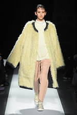 アーネイ 2019-20年秋冬コレクション - こだわりを細部に宿したリアルクローズ｜写真13