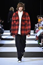 チノ 2019-20年秋冬コレクション、大人も楽しめる“エレガント”なグランジスタイル｜写真4