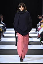 チノ 2019-20年秋冬コレクション、大人も楽しめる“エレガント”なグランジスタイル｜写真10