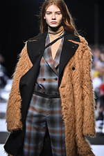 チノ 2019-20年秋冬コレクション、大人も楽しめる“エレガント”なグランジスタイル｜写真27