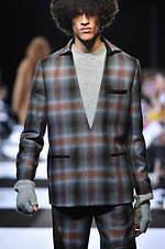 チノ 2019-20年秋冬コレクション、大人も楽しめる“エレガント”なグランジスタイル｜写真30