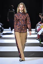 チノ 2019-20年秋冬コレクション、大人も楽しめる“エレガント”なグランジスタイル｜写真42