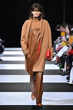 チノ 2019-20年秋冬コレクション、大人も楽しめる“エレガント”なグランジスタイル｜写真51