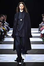 チノ 2019-20年秋冬コレクション、大人も楽しめる“エレガント”なグランジスタイル｜写真54