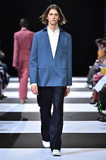 チノ 2019-20年秋冬コレクション、大人も楽しめる“エレガント”なグランジスタイル｜写真57