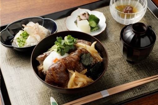 「牛ロースたれシャブ丼」 3,900円