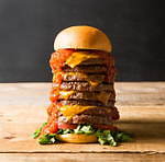 ハンバーガーのビーフパティを無限に増量、六本木のカスタムバーガー「ザ・カウンター」で｜写真1