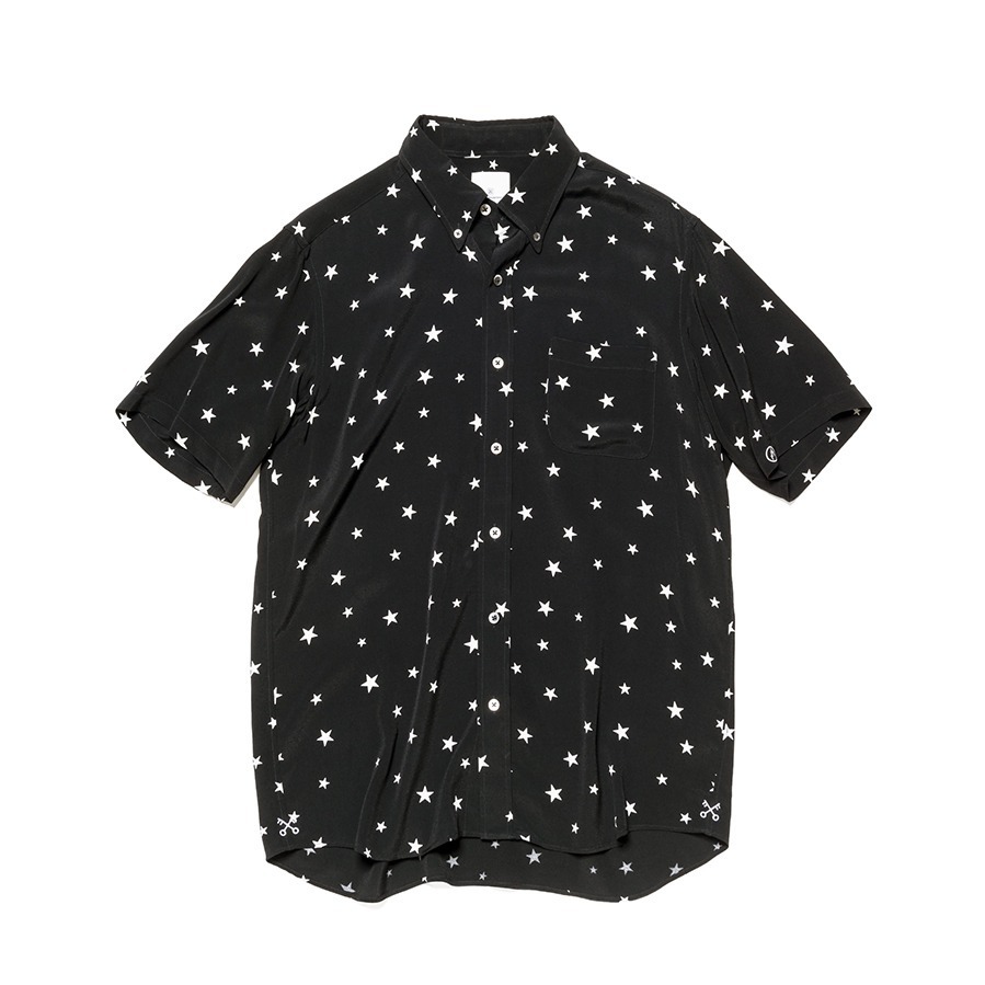 ユニフォーム エクスペリメントの新作シャツ、グラフィティプリントのボタンダウンシャツや星柄など｜写真8