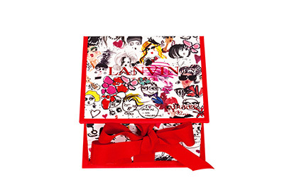 ラデュレ×ランバンの限定マカロンボックス発売、アルベール・エルバスが手がけたバブルガムフレーバー