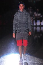 ホワイト マウンテニアリング 2013年春夏コレクション - スポーツとアウトドアを紳士的にミックス｜写真19