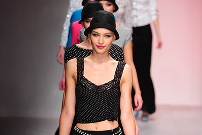 Caroline Charles（キャロライン チャールズ） キャロラインチャールズ : Caroline Charles - ファッションプレス