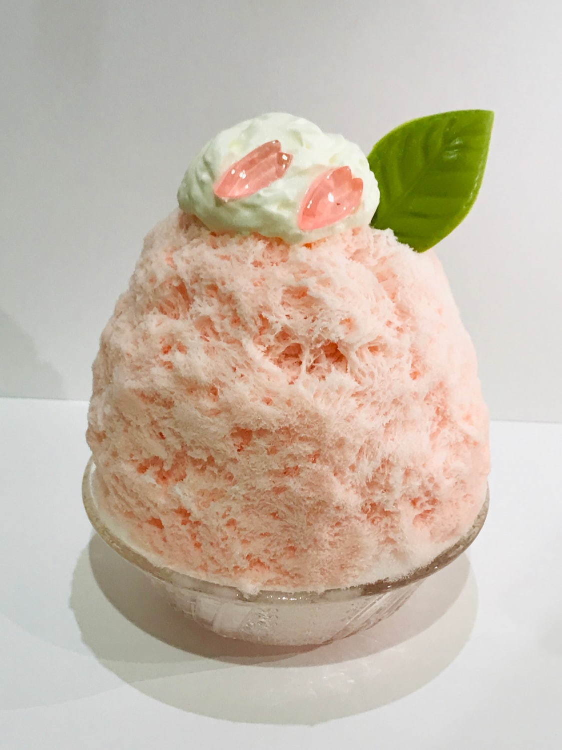 ＜かき氷工房 雪菓＞花びら舞い落ちる“桜かき氷”、天然氷ならではのフワフワ食感で